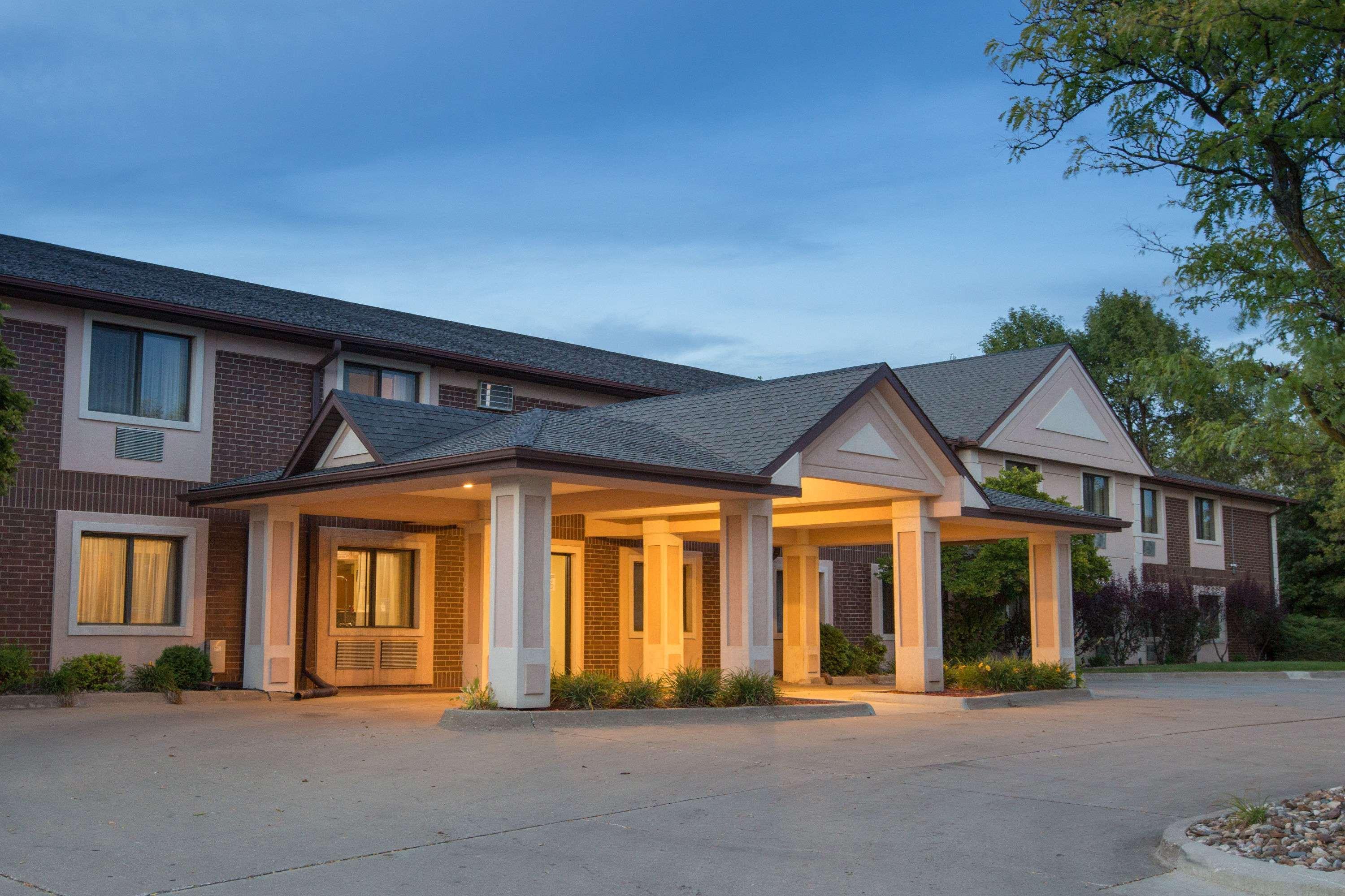 Motel Super 8 By Wyndham Clive Ia Exterior foto